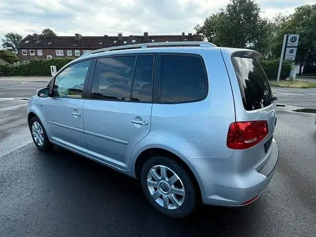 Gebraucht VW Touran Life 105 PS (77 kW) 2014 Silber Van / Kleinbus