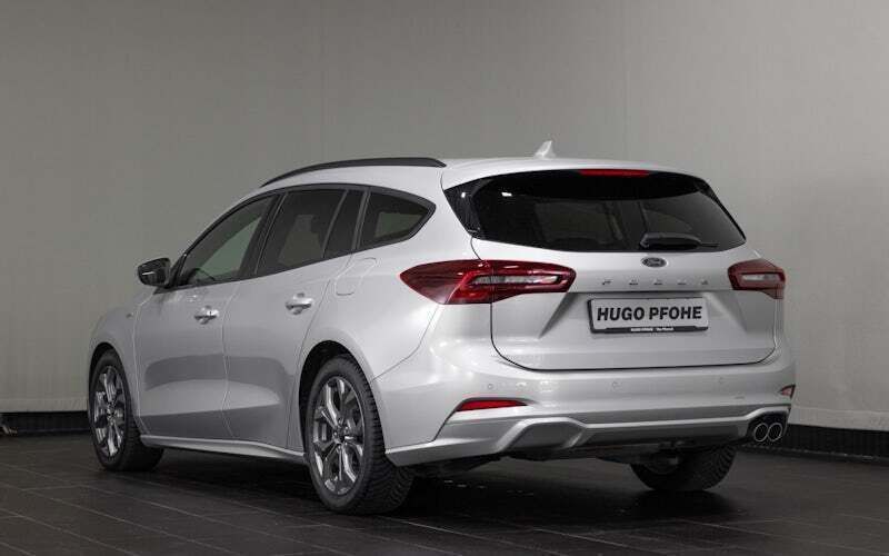 Gebraucht Ford Focus ST-Line 116 PS (85 kW) 2023 Moondust silver Kombi
