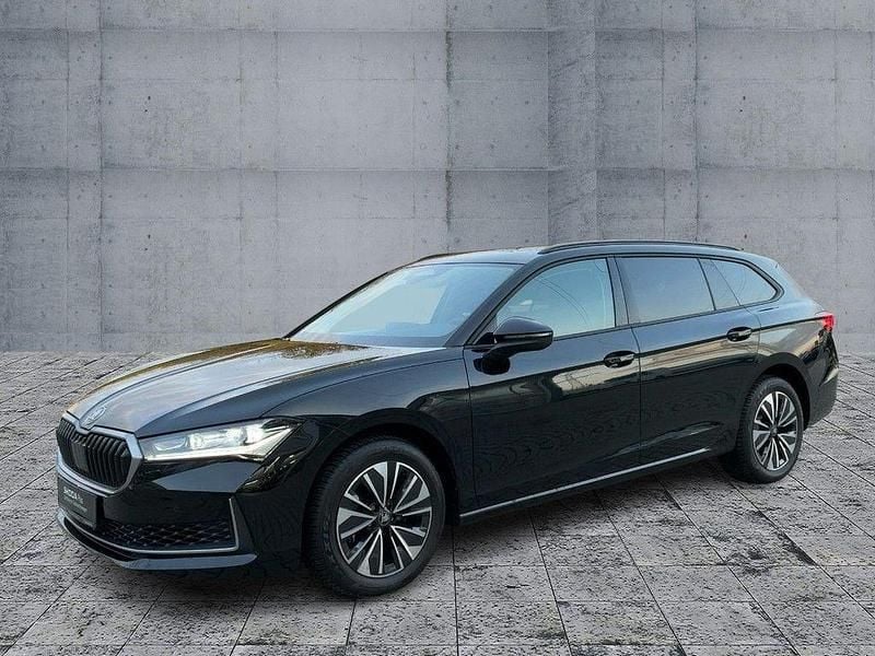 Gebraucht Skoda Superb Selection 265 PS (194 kW) 2025 Ebony schwarz metallic Kombi