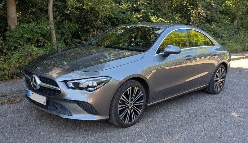 Grau Gebraucht 2022 Mercedes CLA180 Limousine | 28.200 € (Guter Preis) - Bild 1/4