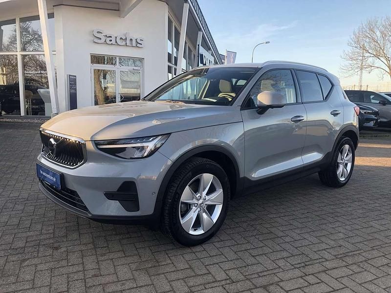 Grau Gebraucht 2025 Volvo XC40 Core SUV | 35.860 € (Fairer Preis) - Bild 1/4