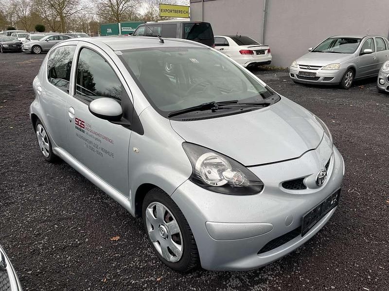 Gebraucht Toyota Aygo Basis 68 PS (50 kW) 2008 Silver mica metallic Kleinwagen