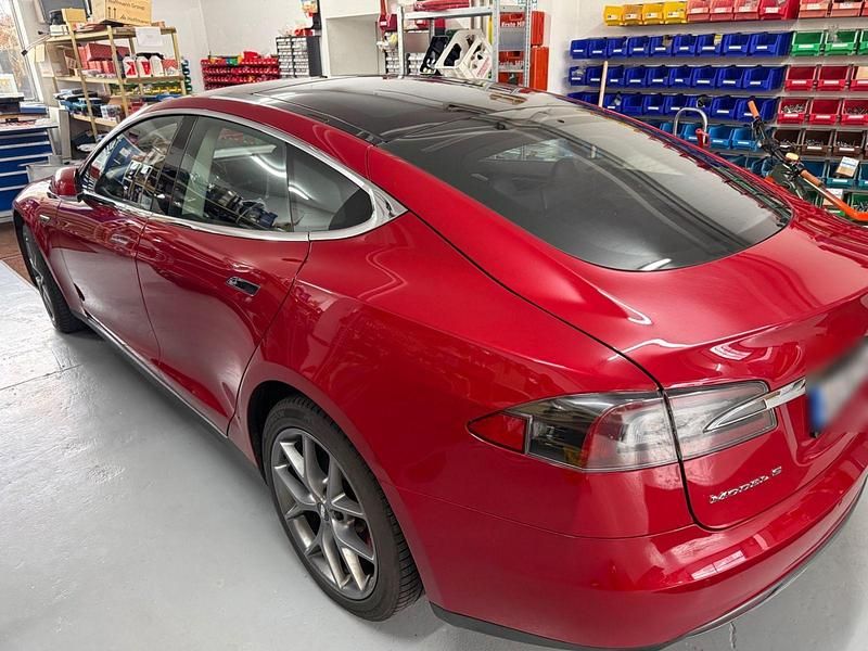 Second-hand Tesla Model S 309 kW (421 CP) 2014 Roșu Hatchback