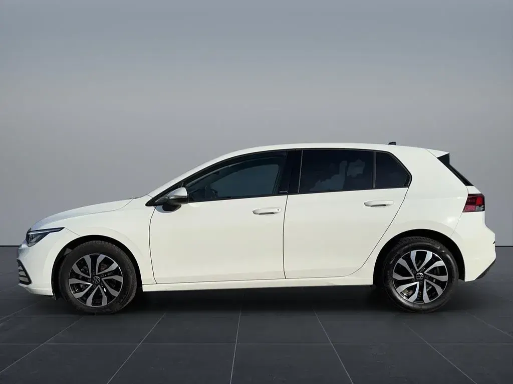 Gebraucht VW Golf VIII Active 131 PS (96 kW) 2023 Weiß Limousine