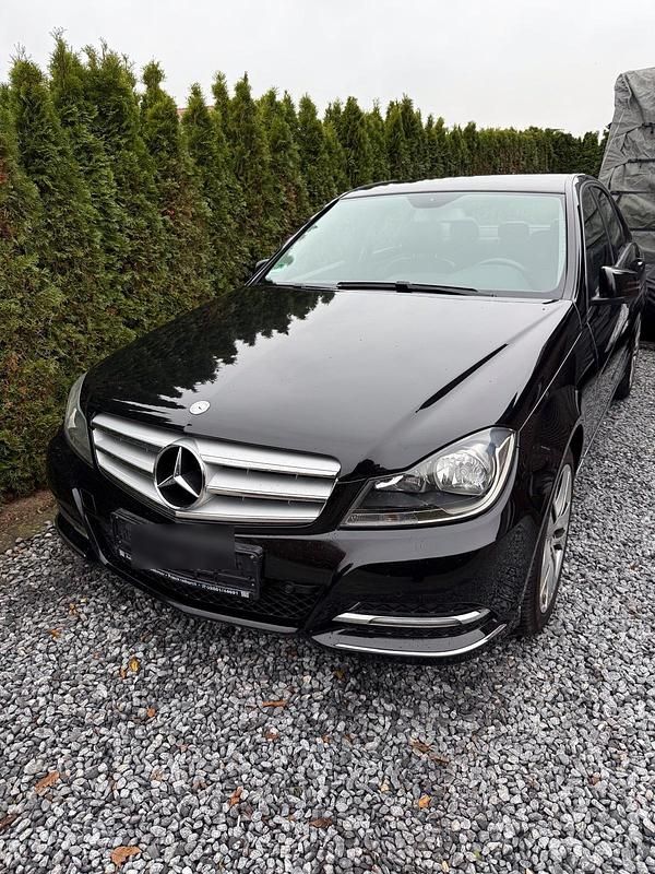 Schwarz Gebraucht 2013 Mercedes C180 Limousine | 7.450 € (Fairer Preis) - Bild 1/4