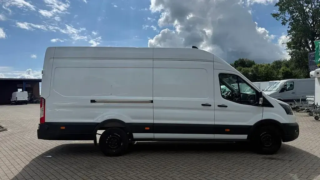Gebraucht Ford Transit Trend 131 PS (96 kW) 2024 Weiß Limousine
