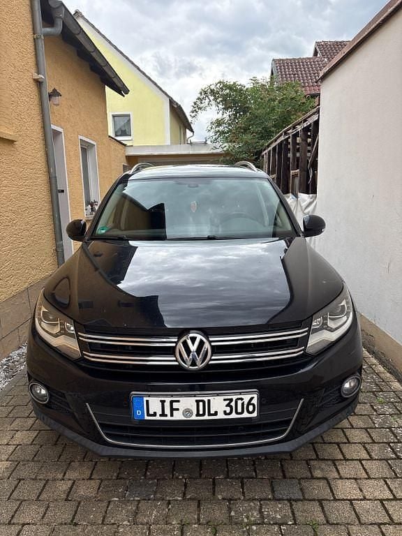 Schwarz Gebraucht 2011 VW Tiguan Sportline SUV | 10.990 € (Etwas zu teuer) - Bild 1/4