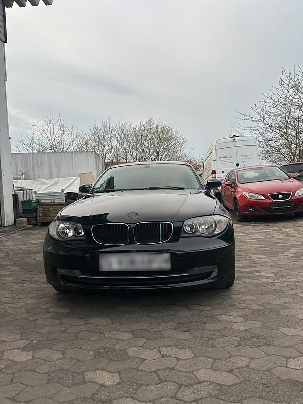 Gebraucht BMW 116 122 PS (89 kW) 2009 Schwarz Kleinwagen
