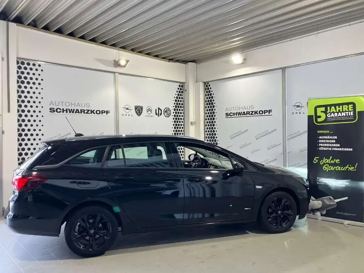 Gebraucht Opel Astra 145 PS (106 kW) 2022 Onyx schwarz Kleinwagen