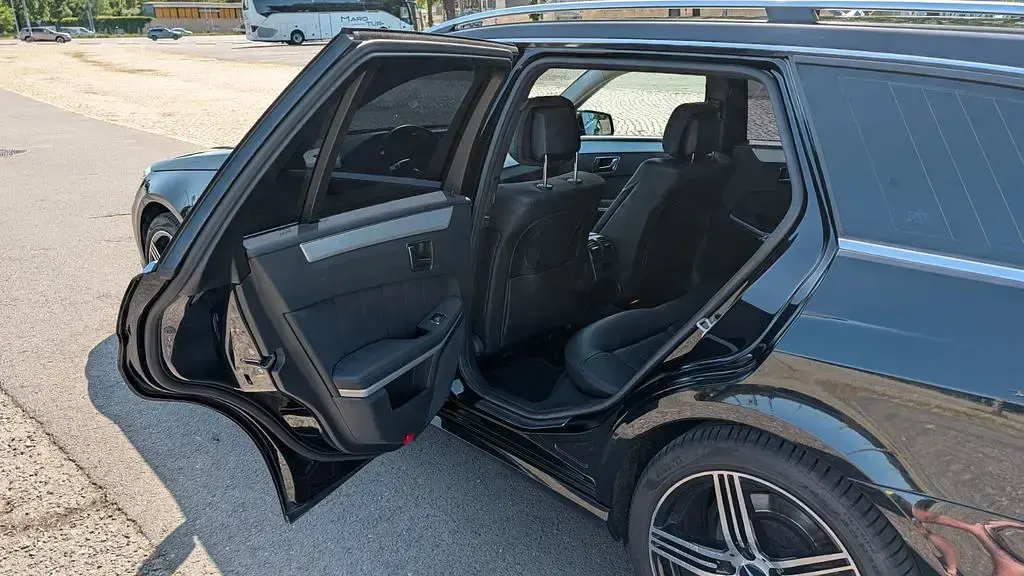 Gebraucht Mercedes E250 204 PS (150 kW) 2010 Schwarz Limousine