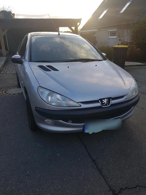 Gebraucht Peugeot 206 75 PS (55 kW) 2000 Silber Kleinwagen