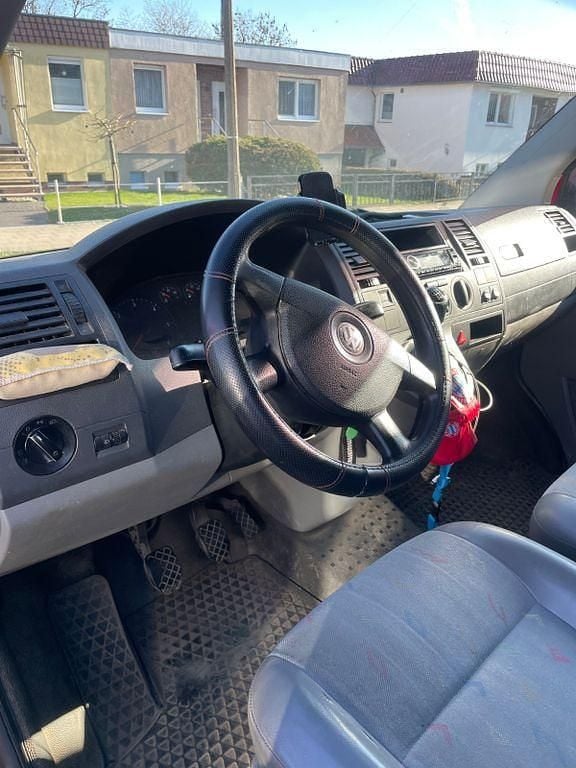 Second-hand VW Transporter 131 CP (96 kW) 2008 Roșu Van