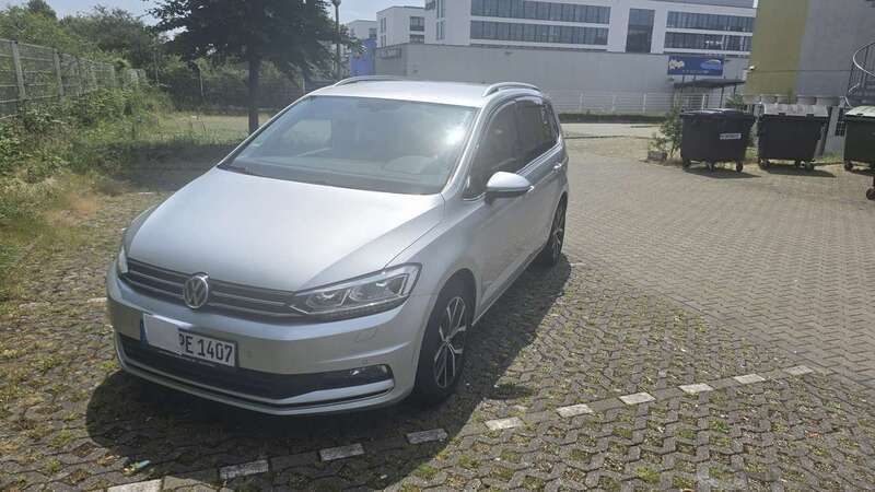Silber Gebraucht 2018 VW Touran Highline Van / Kleinbus | 14.000 € (Superpreis) - Bild 1/4