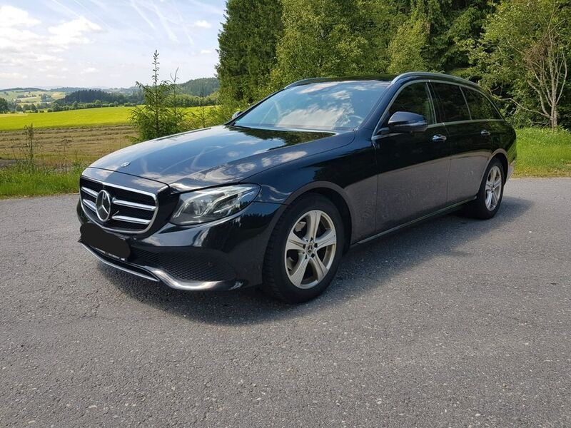Schwarz Gebraucht 2019 Mercedes E220 Avantgarde Limousine | 18.900 € (Superpreis) - Bild 1/4
