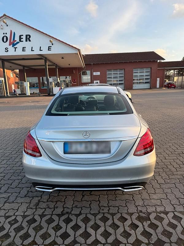 Gebraucht Mercedes C180 156 PS (114 kW) 2014 Silber Limousine