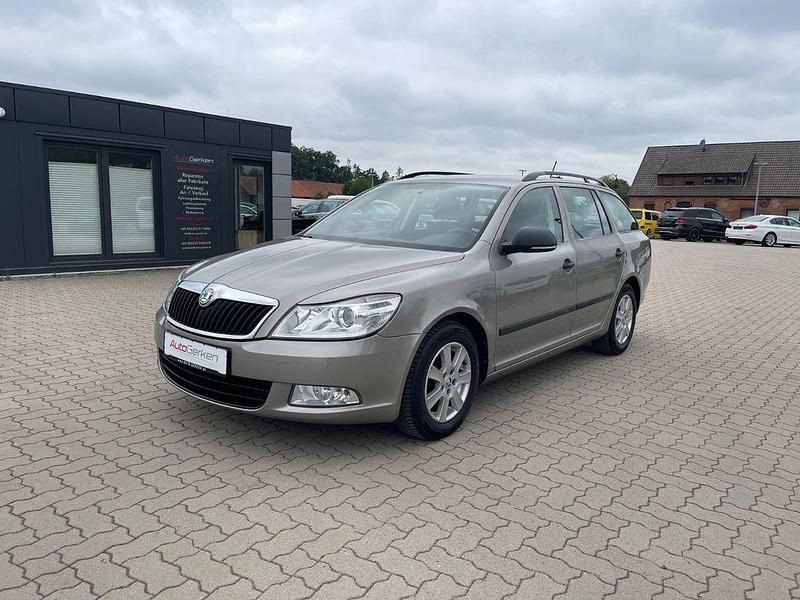 Bezova capuccino/capuccino beige metallic Gebraucht 2011 Skoda Octavia Classic Kombi | 3.990 € (Fairer Preis) - Bild 1/4