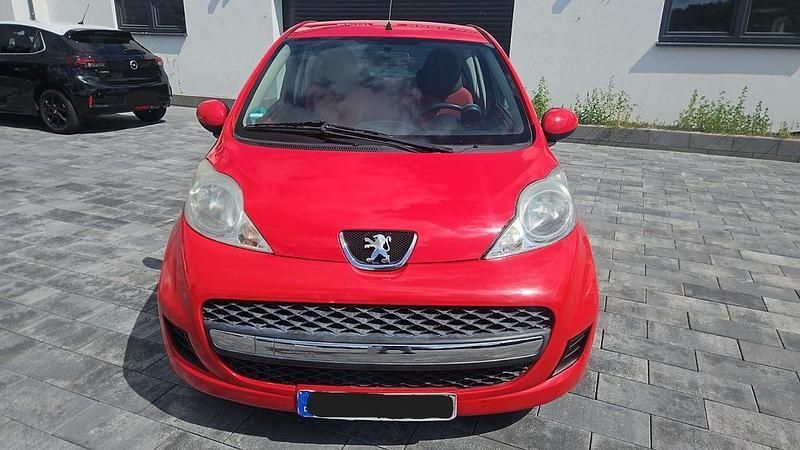 Rot Gebraucht 2008 Peugeot 107 Urban Move Kleinwagen | 2.490 € (Fairer Preis) - Bild 1/4