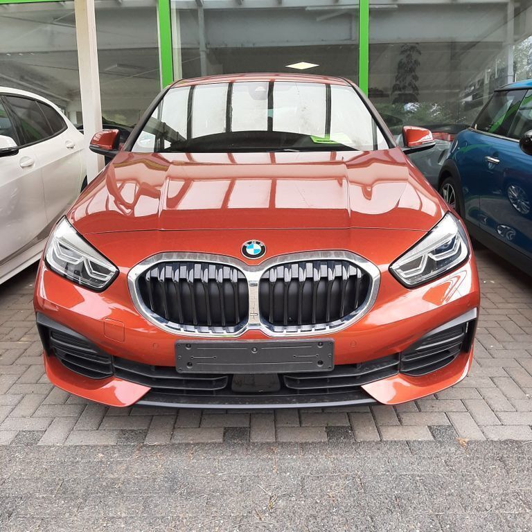 Rot Gebraucht 2023 BMW 118 Kleinwagen | 22.950 € (Guter Preis) - Bild 1/4