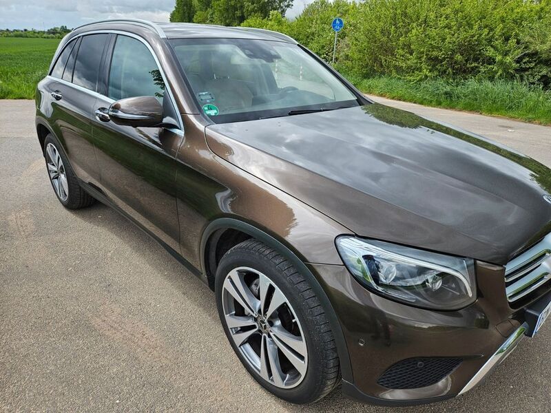 Braun Gebraucht 2017 Mercedes GLC250 SUV | 25.000 € (Superpreis) - Bild 1/4