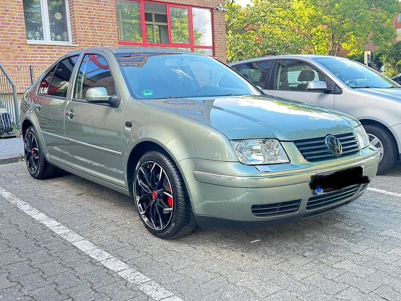 Second-hand VW Bora 110 CP (80 kW) 2003 Verde Berlinǎ
