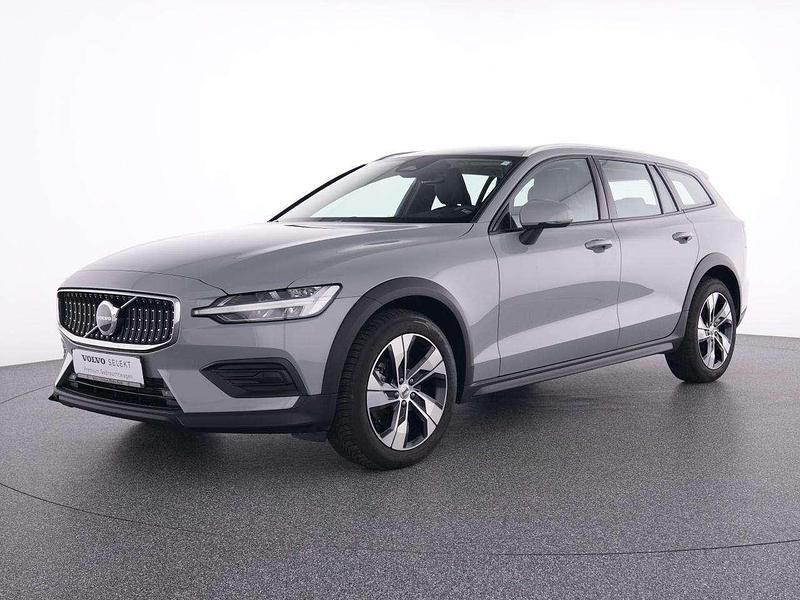 Gebraucht Volvo V60 CC Plus 197 PS (144 kW) 2024 Vapour grey / metallic Kombi