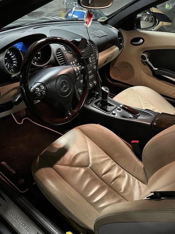 Schwarz Gebraucht 2005 Mercedes SLK280 Cabrio | 6.666 € (Fairer Preis) - Bild 1/4