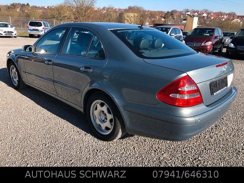 Gebraucht Mercedes E200 163 PS (119 kW) 2005 Grau Limousine