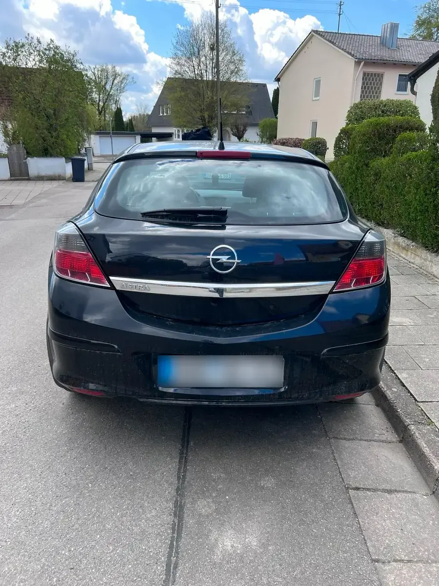 Gebraucht Opel Astra GTC 105 PS (77 kW) 2005 Schwarz Kleinwagen