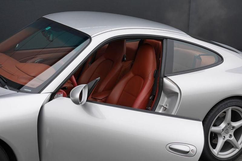 Gebraucht Porsche 996 300 PS (220 kW) 2000 Silber Coupé