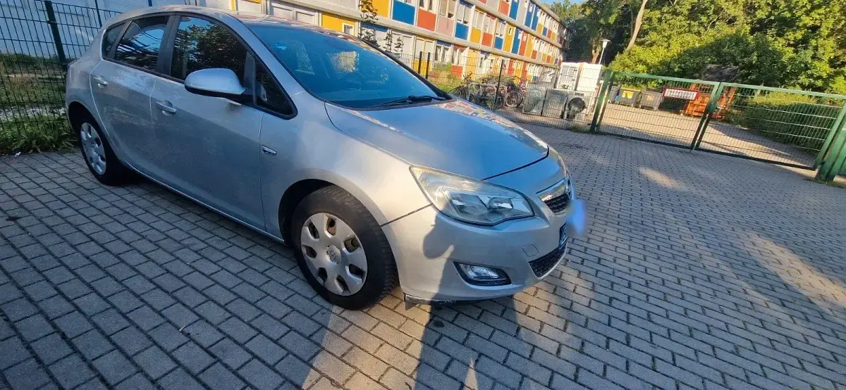 Gebraucht Opel Astra Edition 116 PS (85 kW) 2010 Silber Limousine