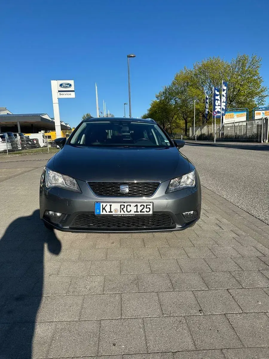 Używany Seat Leon ST 110 KM (80 kW) 2016 Szary Kombi