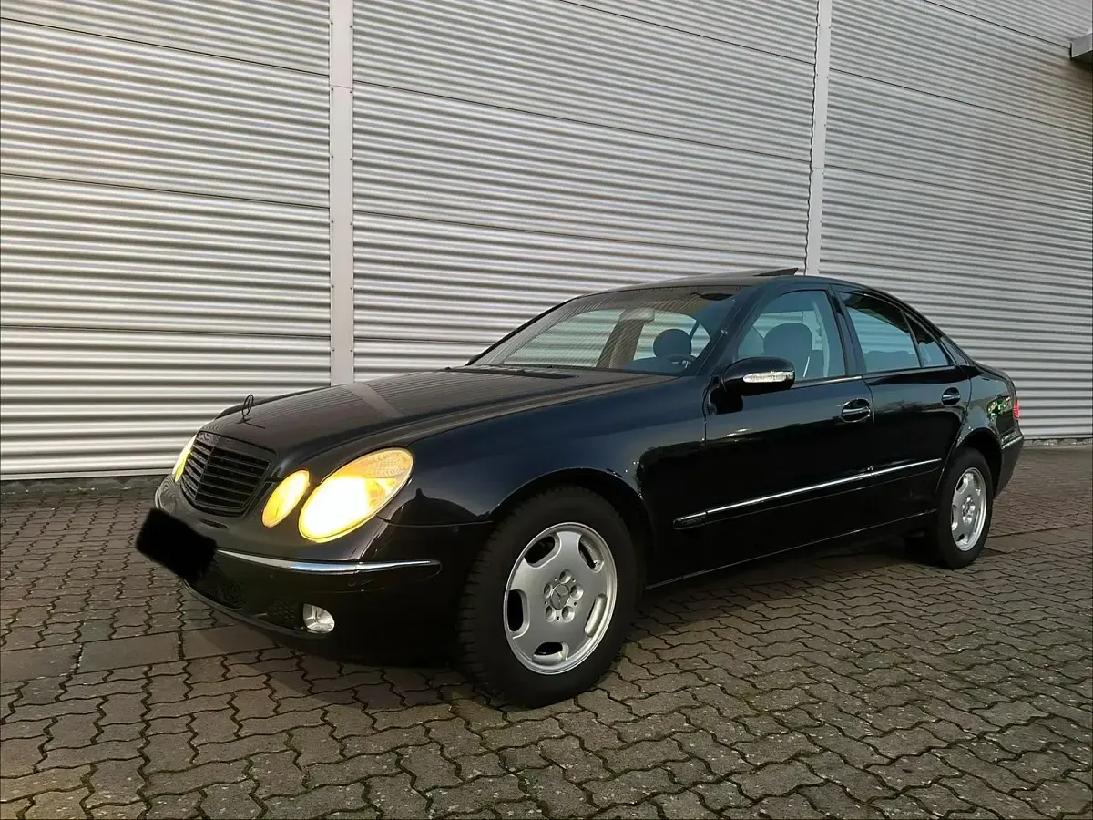 Gebraucht Mercedes E200 163 PS (119 kW) 2003 Blau Limousine