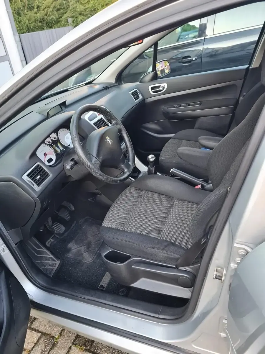 Gebraucht Peugeot 307 108 PS (79 kW) 2007 Silber Limousine
