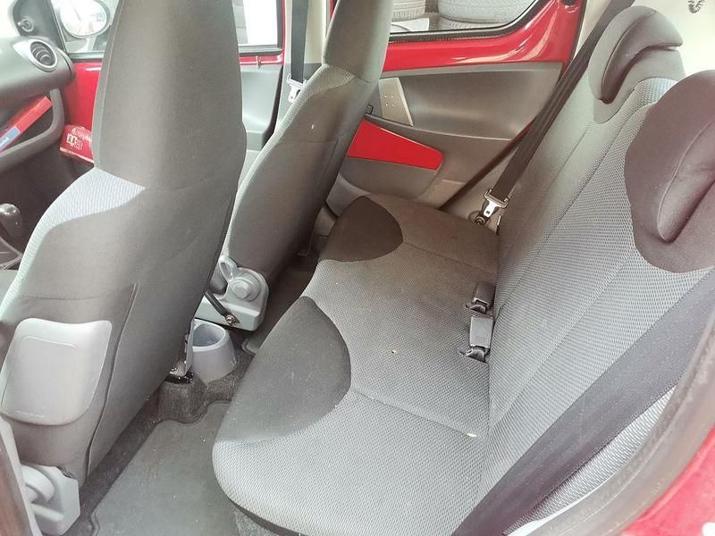 Gebraucht Toyota Aygo Cool 68 PS (50 kW) 2006 Rot Kleinwagen