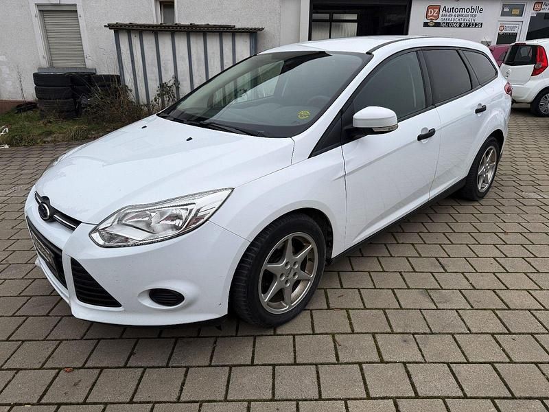 Weiß Gebraucht 2014 Ford Focus Ambiente Kombi | 3.990 € (Guter Preis) - Bild 1/4