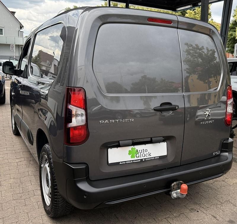 Gebraucht Peugeot Partner 131 PS (96 kW) 2020 Grau Van / Kleinbus