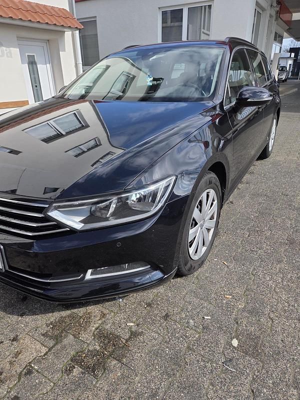 Gebraucht VW Passat Comfortline 150 PS (110 kW) 2018 Schwarz Kombi