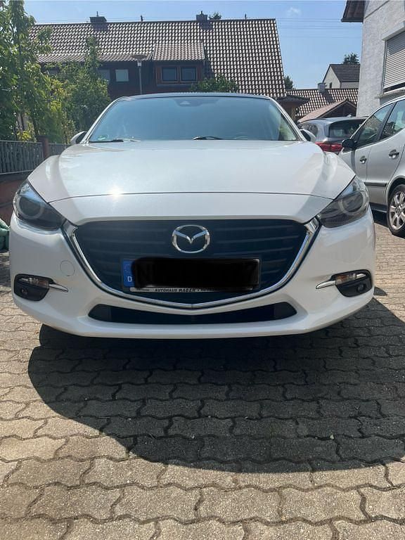 Weiß Gebraucht 2019 Mazda 3 Signature Limousine | 15.600 € (Fairer Preis) - Bild 1/4
