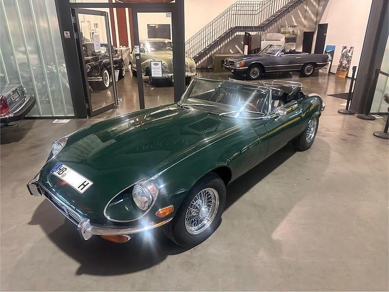 Używany Jaguar E-Type 268 KM (197 kW) 1974 Zielony Kabriolet
