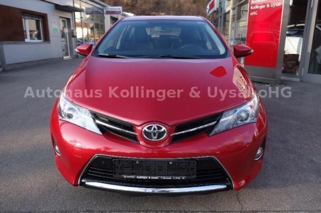 Gebraucht Toyota Auris Edition 99 PS (72 kW) 2013 Rot metallic