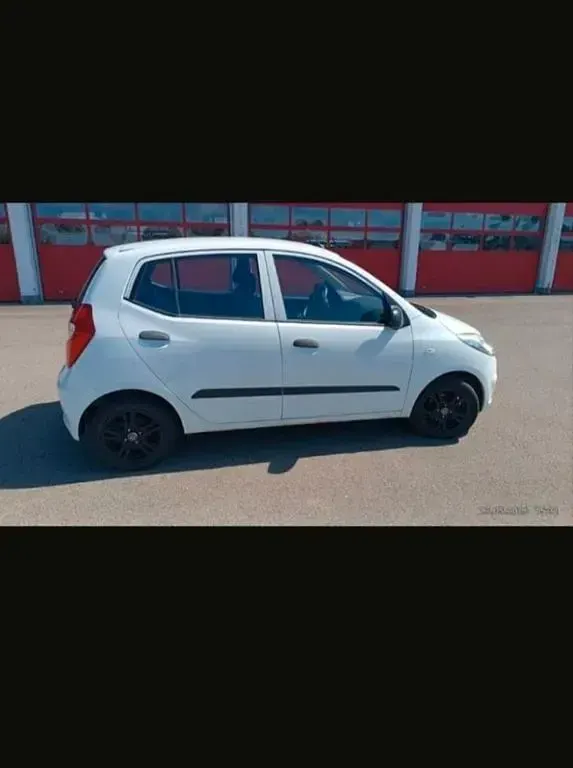 Gebraucht Hyundai i10 Edition 69 PS (50 kW) 2013 Weiß Kleinwagen