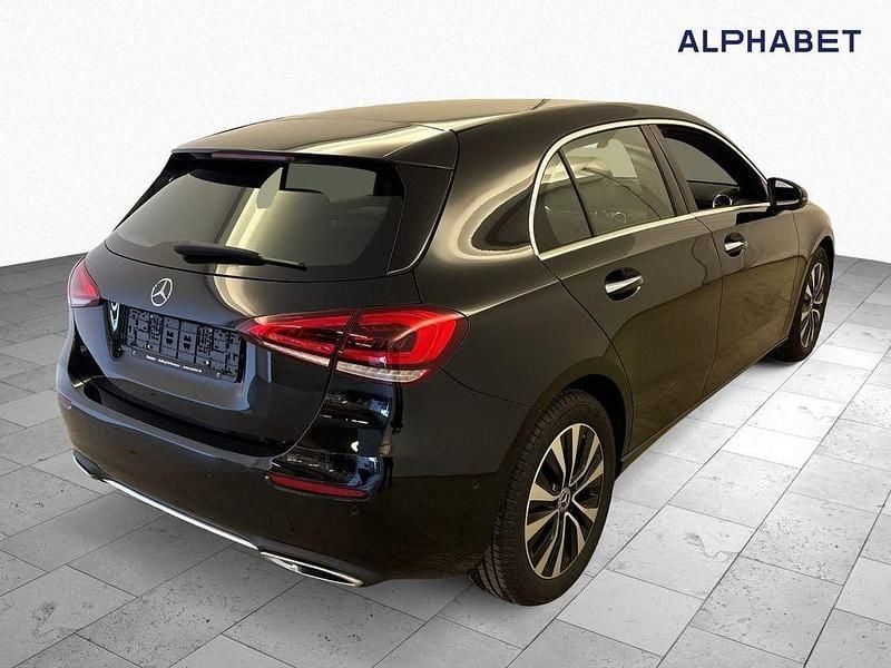 Gebraucht Mercedes A200 Progressive 150 PS (110 kW) 2023 Kosmosschwarz Limousine