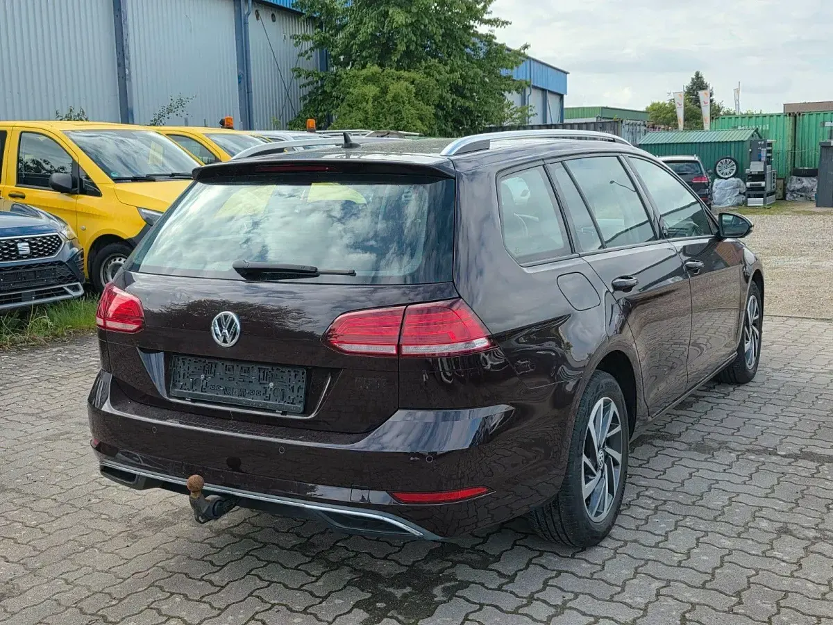 Gebraucht VW Golf VII Sound 116 PS (85 kW) 2018 Rot Kombi