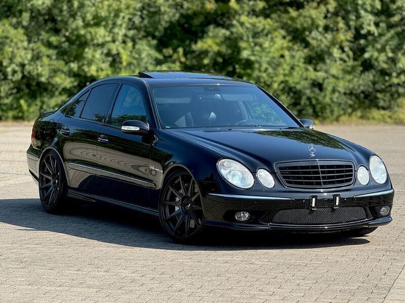 Schwarz Gebraucht 2004 Mercedes E55 AMG AMG Limousine | 26.499 € (Fairer Preis) - Bild 1/4
