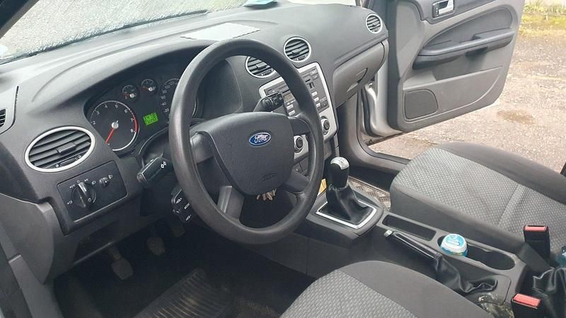 Second-hand Ford Focus 116 CP (85 kW) 2006 Argintiu Break