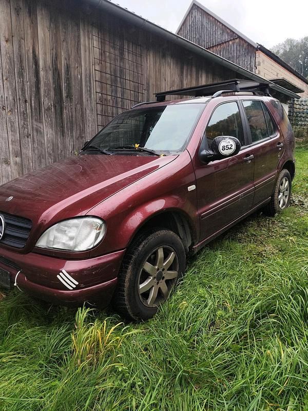 Gebraucht 1999 Mercedes ML230 SUV | 1.200 € - Bild 1/4