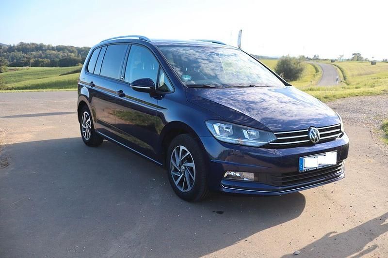 Blau Gebraucht 2017 VW Touran Sound Van / Kleinbus | 10.780 € (Superpreis) - Bild 1/4