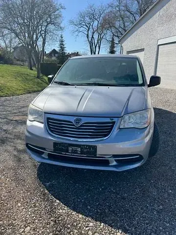 Gebraucht Lancia Voyager Silver 177 PS (130 kW) 2014 Silber Van / Kleinbus