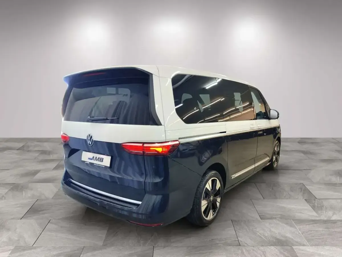 Neu VW Multivan 150 PS (110 kW) 2026 Candyweiß/ starlight blue met Van / Kleinbus