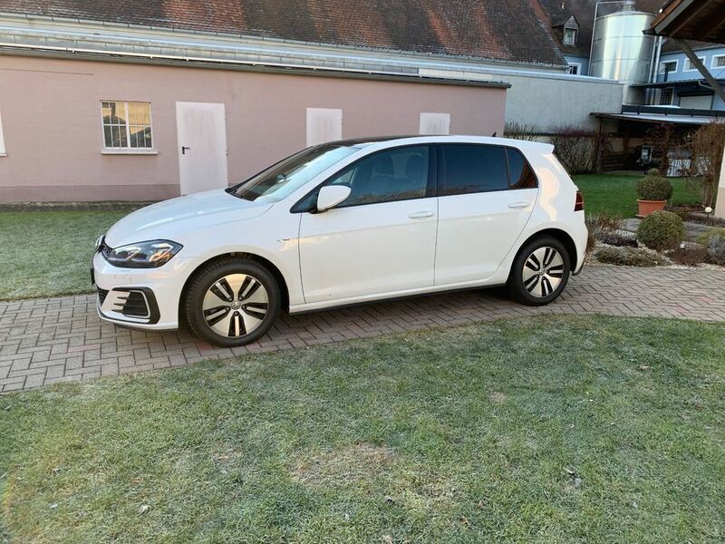 Weiß Gebraucht 2020 VW Golf VII GTE Limousine | 21.399 € (Fairer Preis) - Bild 1/4